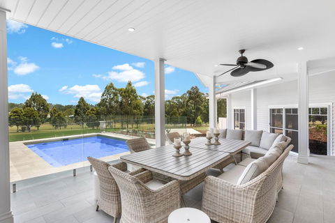 Hamptons On Figtree - Tourism Gold Coast 0