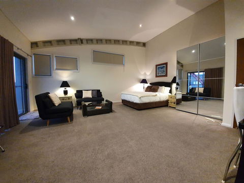 Hangar House Mudgee - Tourism Gold Coast 1