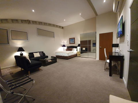 Hangar House Mudgee - Tourism Gold Coast 2