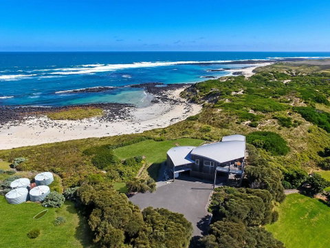 HEARN'S BEACH HOUSE - Tourism Gold Coast 0