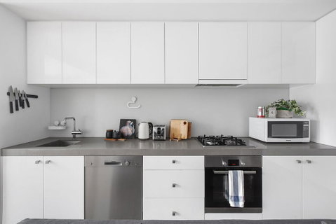 Heart Of Windsor Apartment By Ready Set Host - Tourism Gold Coast 3
