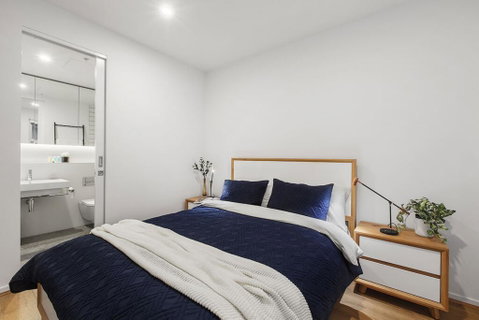 Heart Of Windsor Apartment By Ready Set Host - Tourism Gold Coast 1