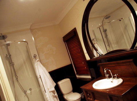 Henrietta's Country House - Gold Coast 1