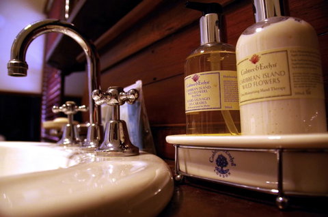 Henrietta's Country House - Gold Coast 2