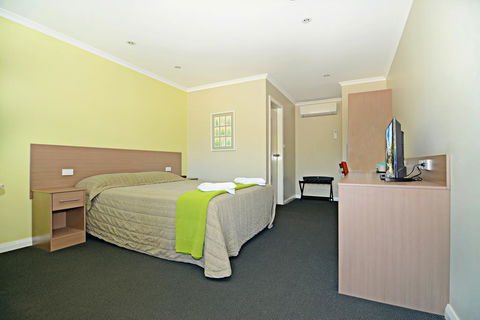 Heritage Hotel - Tourism Gold Coast 1