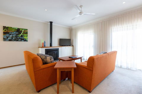 Hermitage Lodge - Tourism Gold Coast 3