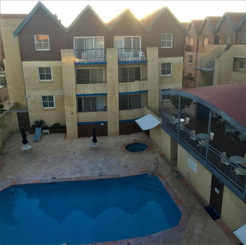 Hillarys Executive Apartment - Tourism Gold Coast 0
