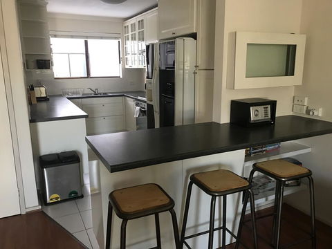 Hillarys Family Holiday Home - Tourism Gold Coast 0