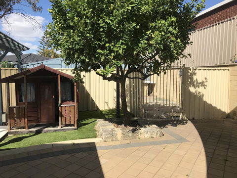 Hillarys Family Holiday Home - Tourism Gold Coast 3