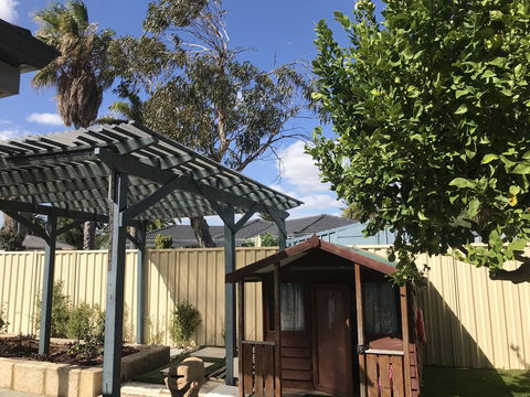 Hillarys Family Holiday Home - Tourism Gold Coast 2