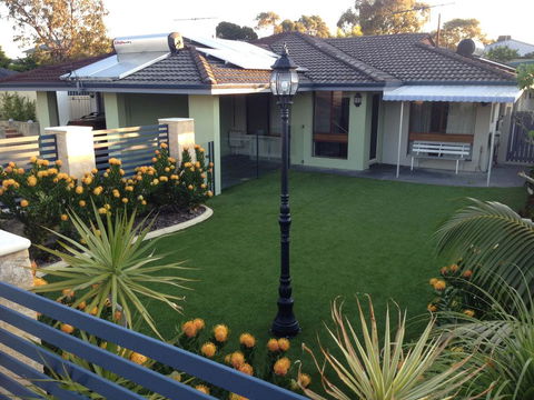 Hillarys Holiday Home - Tourism Gold Coast 0