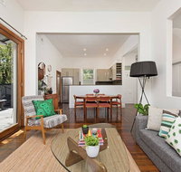 Historic 1890s House With Terraced Backyard Deck - Tourism Gold Coast