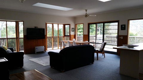 Hiview Holiday Home - Tourism Gold Coast 1