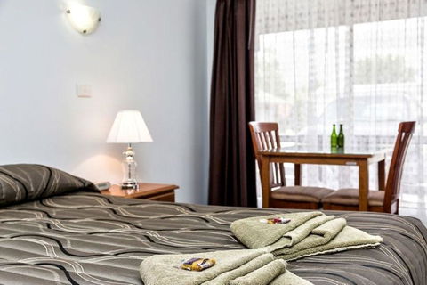Holbrook Town Centre Motor Inn - Tourism Gold Coast 3