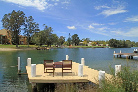 Holiday On The Water - Tourism Gold Coast 0