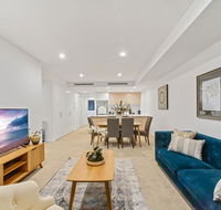 HomeHotel New and Comfort 3 Bedrooms security Apt - Tourism Gold Coast