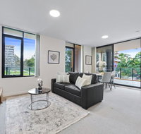 HomeHotel walking distance to Train and Westfield. - Gold Coast