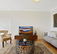 HomeHotel-Ultra Convenient Luxury Apartment close to Train Shops CBD - Tourism Gold Coast