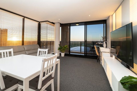 Horizons 1402 - Tourism Gold Coast 0