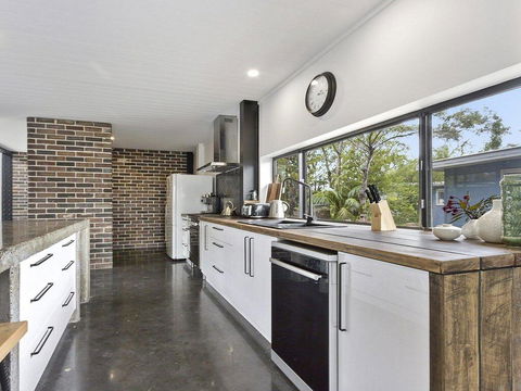 Horizons At Currarong - Architecturally Designed Beach House - Tourism Gold Coast 2
