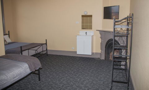 Hotel Cessnock - Tourism Gold Coast 2