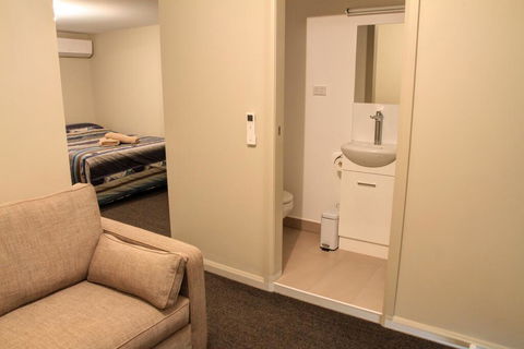 Ivanhoe Hotel Motel - Tourism Gold Coast 2