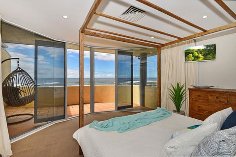JoeAnne At Blue Bay Absolute Beachfront - Tourism Gold Coast 3