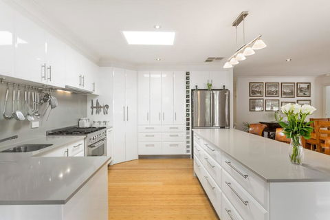 KARINYA - MORNINGTON - Tourism Gold Coast 1