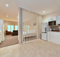 King I - you can honestly walk to Bimbadgen and Hope Estate concerts - Tourism Gold Coast