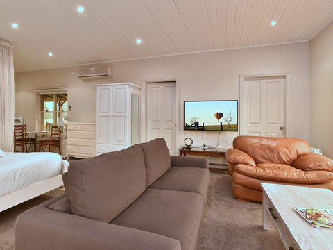 King I - You Can Honestly Walk To Bimbadgen And Hope Estate Concerts - Tourism Gold Coast 2