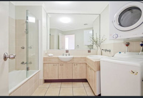 Kings Bay Apartments - Tourism Gold Coast 2