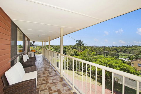 KINGSCLIFF HOLIDAY HOME ON THE HILL - SYD'S VIEW - Tourism Gold Coast 3