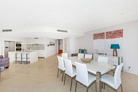 KINGSCLIFF OCEAN FRONT TERRACE 4 - Tourism Gold Coast 3