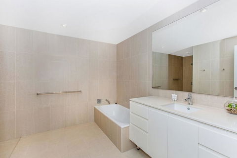 KINGSCLIFF OCEAN FRONT TERRACE 4 - Tourism Gold Coast 0