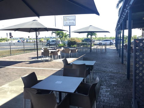 Kooyong Hotel - Tourism Gold Coast 2