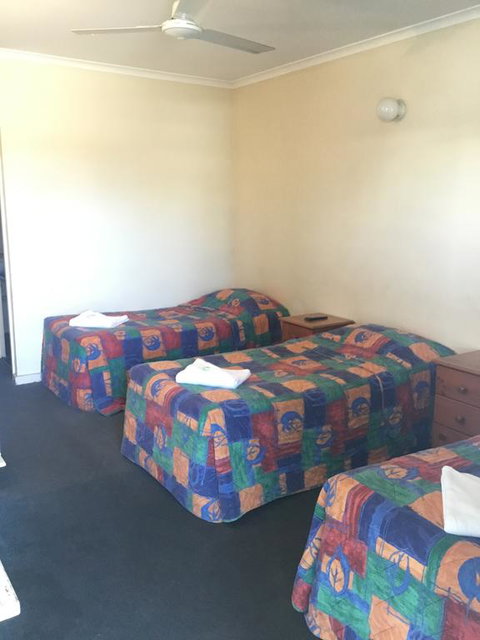 Kooyong Hotel - Tourism Gold Coast 3