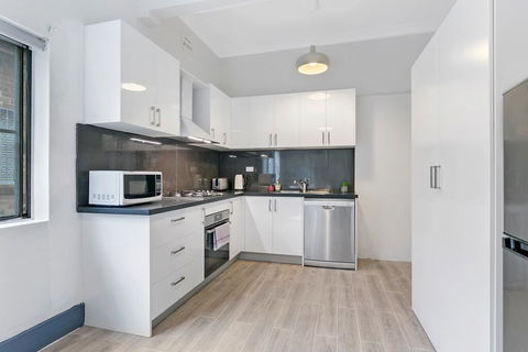 KOZYGURU ARNCLIFFE SYDNEY AIRPORT RENOVATED COTTAGE 3 BED HOUSE NAR232 - Tourism Gold Coast 1