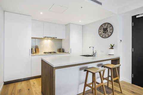 KOZYGURU FORTITUDE VALLEY 2 BED DESIGNER APT + FREE PARKING QFV179-803 - Tourism Gold Coast 3