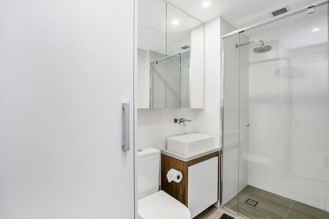 KOZYGURU FORTITUDE VALLEY 2 BED DESIGNER APT + FREE PARKING QFV179-803 - Tourism Gold Coast 1