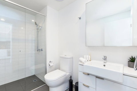 KOZYGURU FORTITUDE VALLEY AMAZING VIEW 2BED APT + FREE PARKING QFV010 - Tourism Gold Coast 1