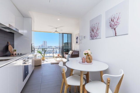 KOZYGURU FORTITUDE VALLEY AMAZING VIEW 2BED APT + FREE PARKING QFV010 - Tourism Gold Coast 2