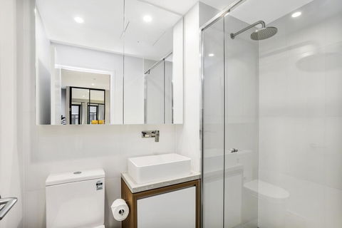 KOZYGURU FORTITUDE VALLEY DESIGNER GRADE 2 BED APT FREE PARKING QFV179-1401 - Tourism Gold Coast 2