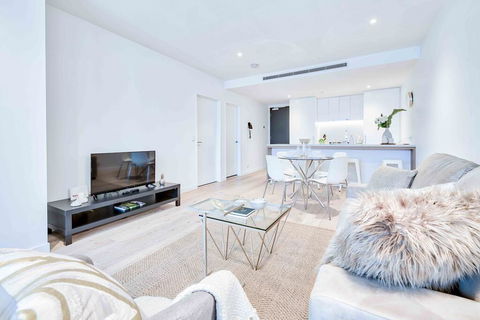 KOZYGURU FORTITUDE VALLEY HIGH LEVEL 2 BED APT + FREE PARKING QFV179-2612 - Tourism Gold Coast 2