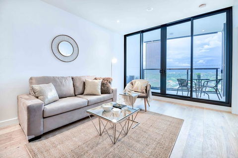 KOZYGURU FORTITUDE VALLEY HIGH LEVEL 2 BED APT + FREE PARKING QFV179-2612 - Tourism Gold Coast 0