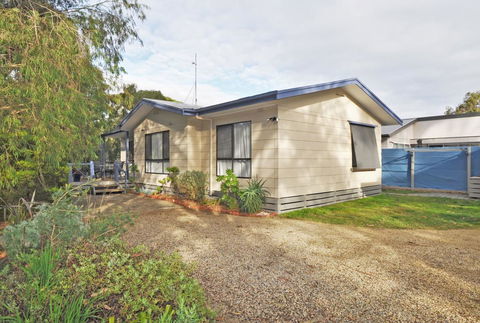 KYEEMA - FREE WIFI & NETFLIX - PET FRIENDLY (OUTSIDE ONLY) - Tourism Gold Coast 0