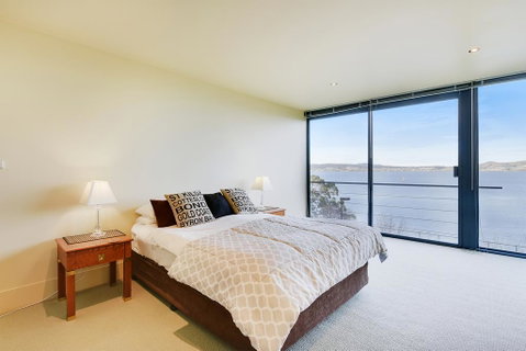 Kylakin - Derwent River, Waterfront Views, Tennis Court, Foxtel - Tourism Gold Coast 3