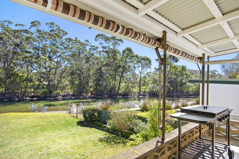 Lake Frontage Family Fun Home - Tourism Gold Coast 3