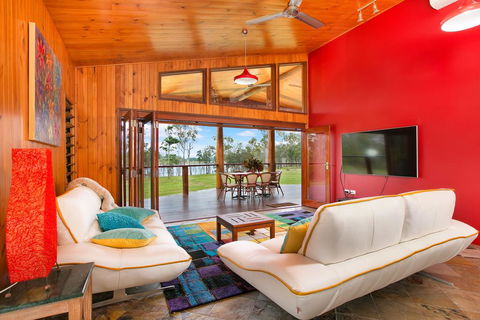 Lake Tinaroo Waterfrontage - Tourism Gold Coast 0