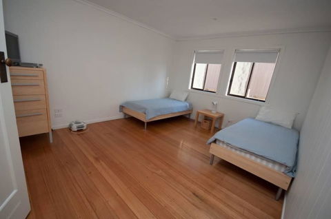 Lake Tyres Beach House - Tourism Gold Coast 2