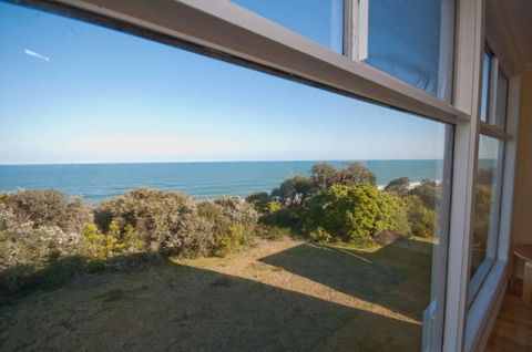 Lake Tyres Beach House - Tourism Gold Coast 1